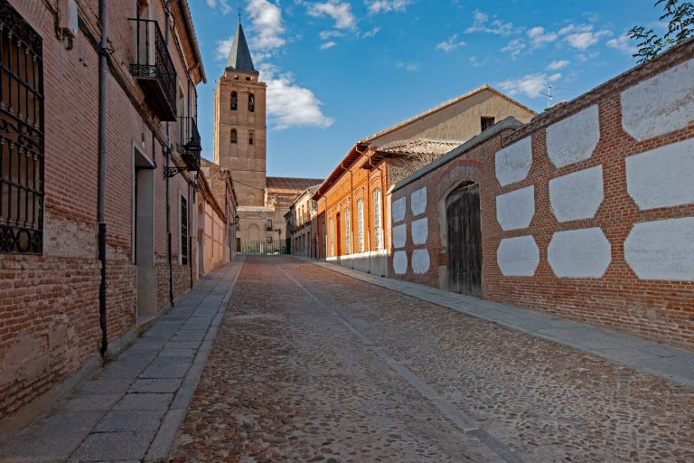 Escapada rural en Madrigal de las Altas Torres: desconexión, historia y experiencias únicas